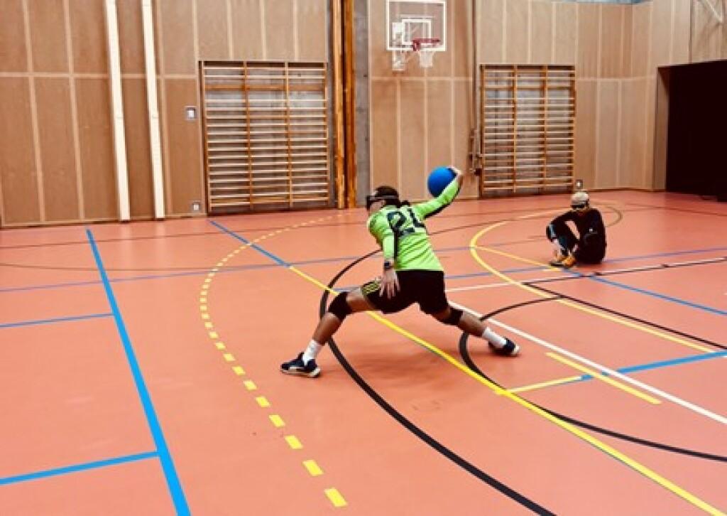 To som spiller goalball