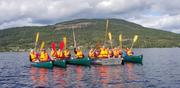 Her ses flere kanoer ute på på Hurdalsjøen.